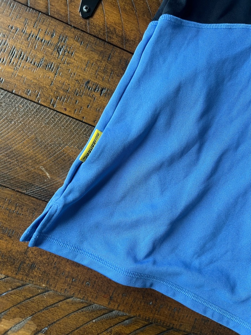 Pearl Izumi Blue Short Sleeve Jersey with Black Padded Cycling Shorts - Picture 6 of 8